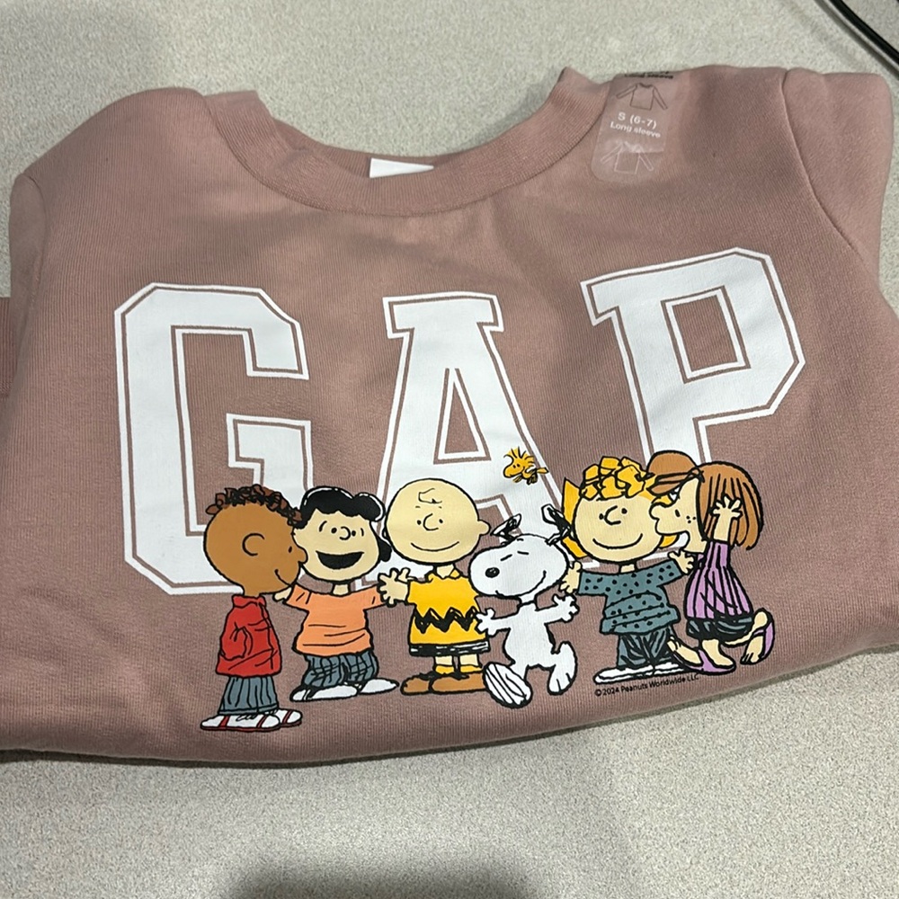 Gap snoopy peanuts sweatshirt size 6-7 new with tag
